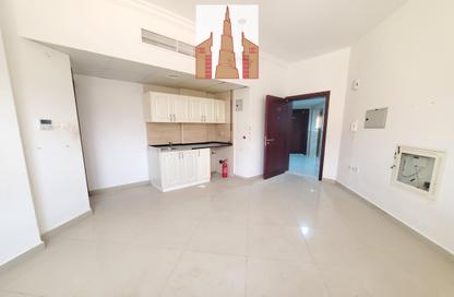 Apartment - 1 Bathroom for rent in SG Muwaileh Building - Muwaileh - Sharjah