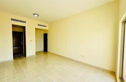 Apartment - 1 Bedroom - 2 Bathrooms for rent in The Gardens Buildings - The Gardens - Dubai