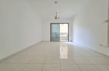 Apartment - 1 Bedroom - 2 Bathrooms for rent in Sarab Tower - Al Khan - Sharjah