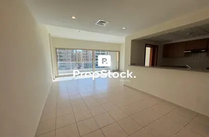 Apartment - 2 Bedrooms - 2 Bathrooms for rent in Al Thayyal 2 - Al Thayyal - Greens - Dubai