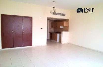 Apartment - 1 Bathroom for rent in X04 - England Cluster - International City - Dubai