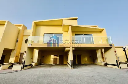 Villa - 3 Bedrooms - 4 Bathrooms for rent in Dhiyafa Building - Al Badaa - Dubai