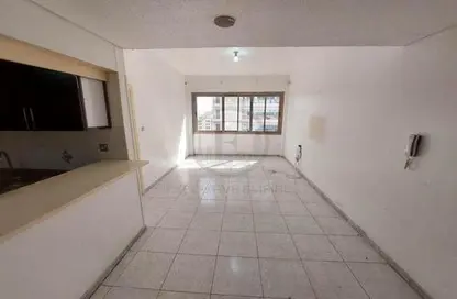 Apartment - 1 Bedroom - 1 Bathroom for rent in Falahi Tower - Tourist Club Area - Abu Dhabi