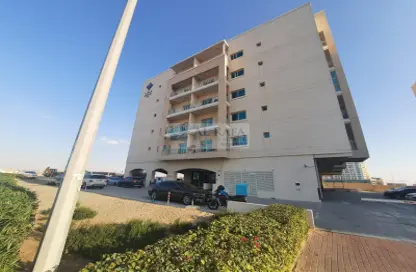 Apartment - 2 Bedrooms - 3 Bathrooms for rent in Mazaya 27 - Queue Point - Dubai Land - Dubai