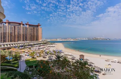 Apartment - 2 Bedrooms - 3 Bathrooms for rent in Al Msalli - Shoreline Apartments - Palm Jumeirah - Dubai