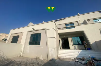 Villa - 4 Bedrooms - 5 Bathrooms for rent in Mohamed Bin Zayed Centre - Mohamed Bin Zayed City - Abu Dhabi