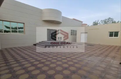 Villa - 4 Bedrooms - 3 Bathrooms for rent in Khaldiya - Al Ain