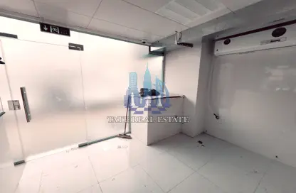 Retail - Studio for rent in Hamdan Street - Abu Dhabi