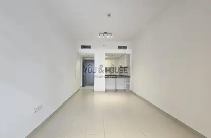 Apartment - 1 Bedroom - 2 Bathrooms for rent in Oxford Building - Jumeirah Village Circle - Dubai