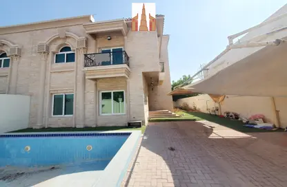 Villa - 4 Bedrooms - 5 Bathrooms for rent in Al Falaj - Al Riqqa - Sharjah