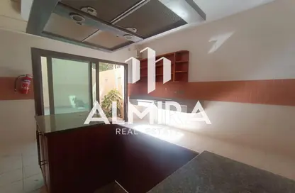 Villa - 4 Bedrooms - 6 Bathrooms for rent in Fortress Compound - Al Salam Street - Abu Dhabi