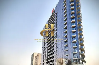 Apartment - 1 Bathroom for rent in The V Tower - Dubai Land Residence Complex - Dubai