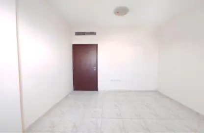 شقة - 2 غرف نوم - 2 حمامات للايجار في طريق فاير ستاشن - مويلح - الشارقة