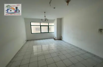 Apartment - 2 Bedrooms - 2 Bathrooms for rent in Budaniq 7 Building - Budaniq - Al Qasimia - Sharjah