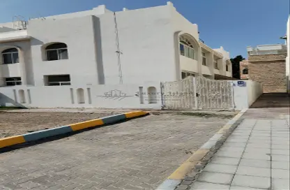 Villa - 4 Bedrooms - 5 Bathrooms for rent in Muroor Area - Abu Dhabi