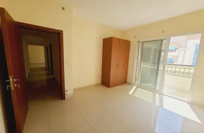 Apartment - 3 Bedrooms - 3 Bathrooms for rent in Muwaileh 29 Building - Muwaileh - Sharjah