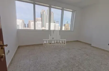 Apartment - 3 Bedrooms - 3 Bathrooms for rent in Hamdan Street - Abu Dhabi