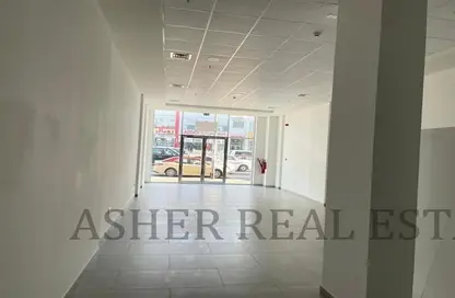 Show Room - Studio - 1 Bathroom for rent in Al Anfal Building - Al Muraqqabat - Deira - Dubai