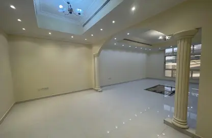 Villa - 5 Bedrooms for rent in Khalifa City A - Khalifa City - Abu Dhabi