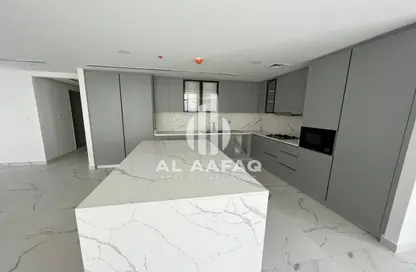 Apartment - 4 Bedrooms - 5 Bathrooms for rent in Al Khan Corniche - Al Khan - Sharjah