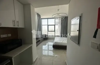 Apartment - 1 Bathroom for rent in The Square Tower - Jumeirah Village Circle - Dubai