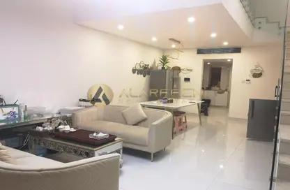 Villa - 4 Bedrooms - 5 Bathrooms for rent in District 14 - Jumeirah Village Circle - Dubai