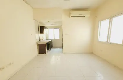 Apartment - 1 Bathroom for rent in Fire Station Road - Muwaileh - Sharjah