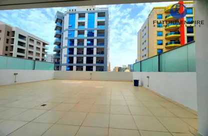 Apartment - 1 Bedroom - 2 Bathrooms for rent in Jumeirah Garden City - Al Satwa - Dubai