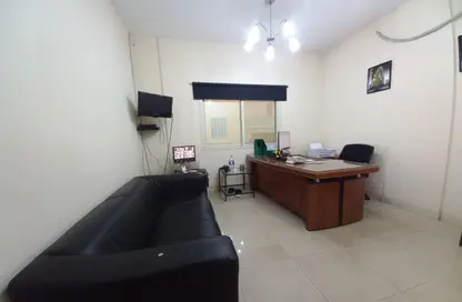 مكتب - استوديو - 1 حمام للايجار في أبنة رشيد حامد بين هويدي - نايف - ديرة - دبي