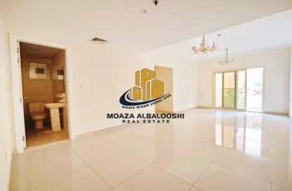 Apartment - 3 Bedrooms - 3 Bathrooms for rent in Muwaileh Commercial - Sharjah