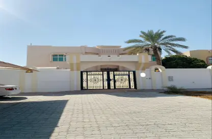 Apartment - 2 Bathrooms for rent in Between Two Bridges - Abu Dhabi