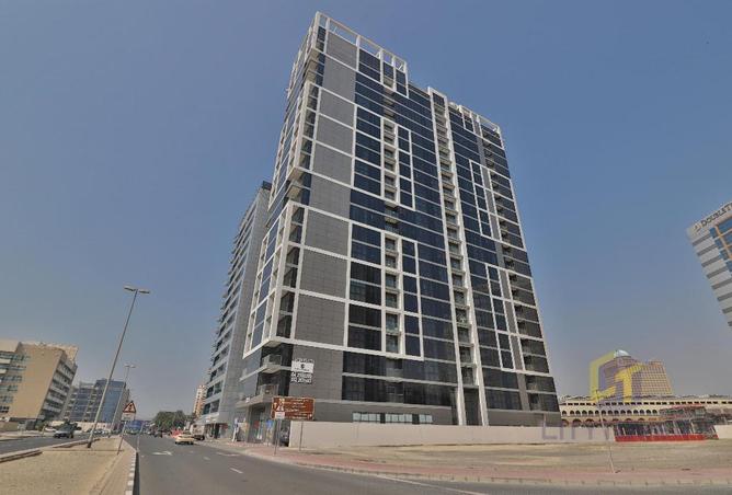 Apartment for Rent in Zee Zee Tower: Huge 1 Bedroom Available Near Mall ...