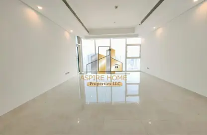 Apartment - 2 Bedrooms - 3 Bathrooms for rent in Golden Beach Tower - Corniche Road - Abu Dhabi