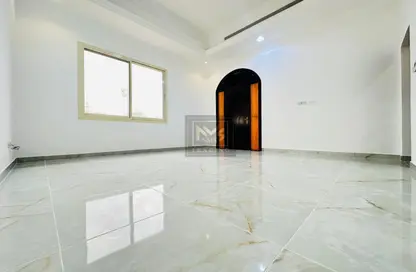 Apartment - 1 Bathroom for rent in Al Mushrif Villas - Al Mushrif - Abu Dhabi