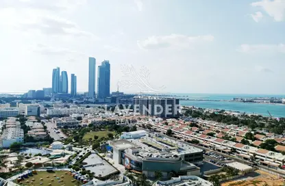 Apartment - 4 Bedrooms - 5 Bathrooms for rent in Corniche Road - Abu Dhabi