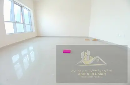 Apartment - 2 Bedrooms - 3 Bathrooms for rent in Al Khan - Sharjah