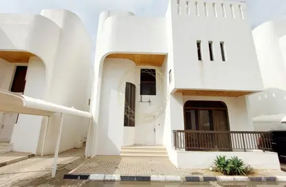 Villa - 3 Bedrooms - 4 Bathrooms for rent in Hai Al Murabbaa - Central District - Al Ain