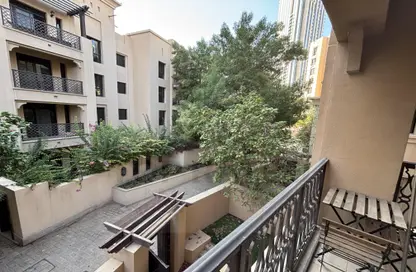 Apartment - 1 Bedroom - 2 Bathrooms for rent in Zanzebeel - Old Town - Dubai