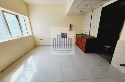 Apartment - 1 Bathroom for rent in Fire Station Road - Muwaileh - Sharjah