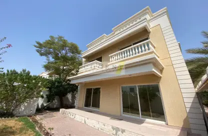 Villa - 5 Bedrooms - 6 Bathrooms for rent in Umm Suqeim 2 - Umm Suqeim - Dubai