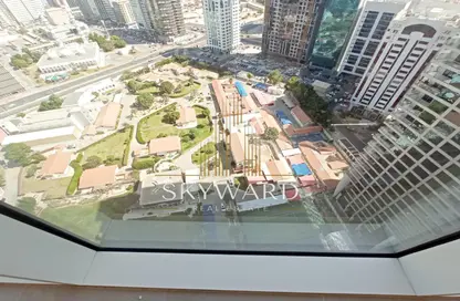 Apartment - 4 Bedrooms - 5 Bathrooms for rent in Wave tower - Corniche Road - Abu Dhabi