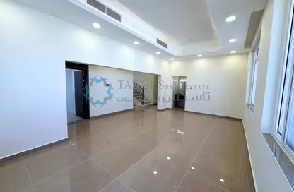 Villa - 4 Bedrooms - 5 Bathrooms for rent in Al Twar 4 - Al Twar - Dubai