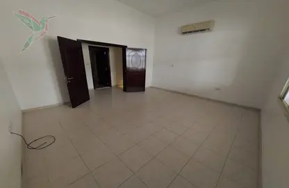 Apartment - 2 Bedrooms - 2 Bathrooms for rent in Al Dafeinah - Asharej - Al Ain