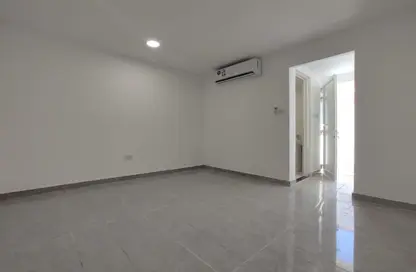 Apartment - 1 Bathroom for rent in Mohamed Bin Zayed City Villas - Mohamed Bin Zayed City - Abu Dhabi