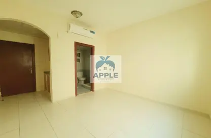 Apartment - 1 Bathroom for rent in Muwailih Building - Muwaileh - Sharjah