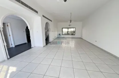 Villa - 6 Bedrooms for rent in Mirdif - Dubai