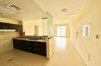 Apartment - 3 Bedrooms - 3 Bathrooms for rent in Mazaya 8 - Queue Point - Dubai Land - Dubai