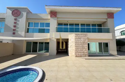 Villa - 5 Bedrooms - 5 Bathrooms for rent in Jumeirah 1 Villas - Jumeirah 1 - Jumeirah - Dubai