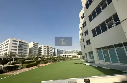 Full Floor - Studio - 4 Bathrooms for rent in SOL Star - Dubai Investment Park (DIP) - Dubai