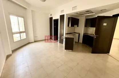 Apartment - 1 Bathroom for rent in Al Thamam 06 - Al Thamam - Remraam - Dubai